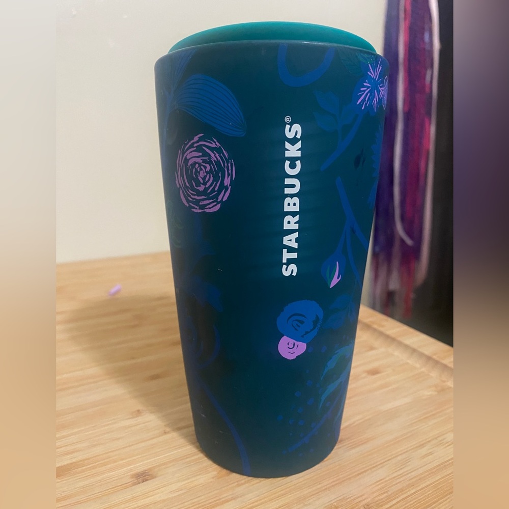 NWT Starbucks glass  Cup - no straw needed